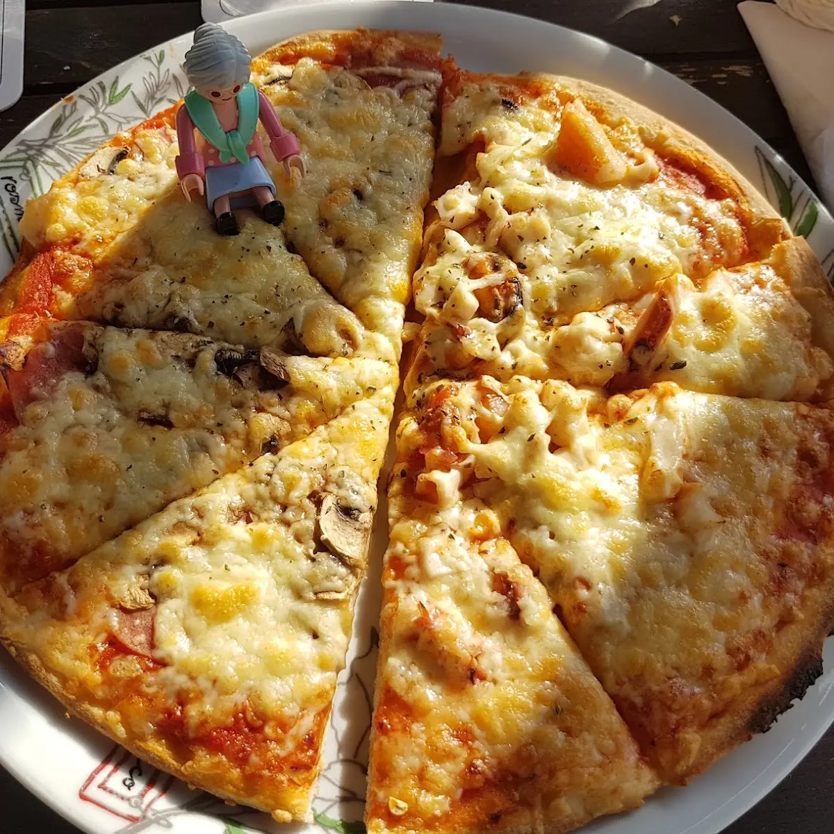 Essen und Trinken, PIZZERIA TONI Liederbach am Taunus
