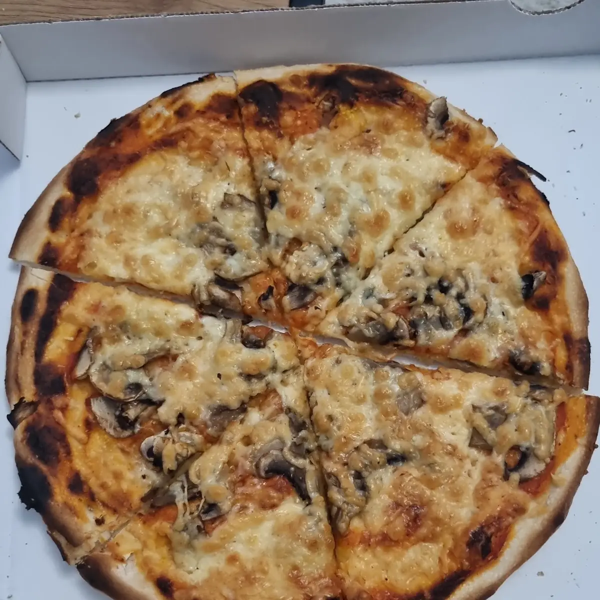 Essen und Trinken, PIZZERIA TONI Liederbach am Taunus