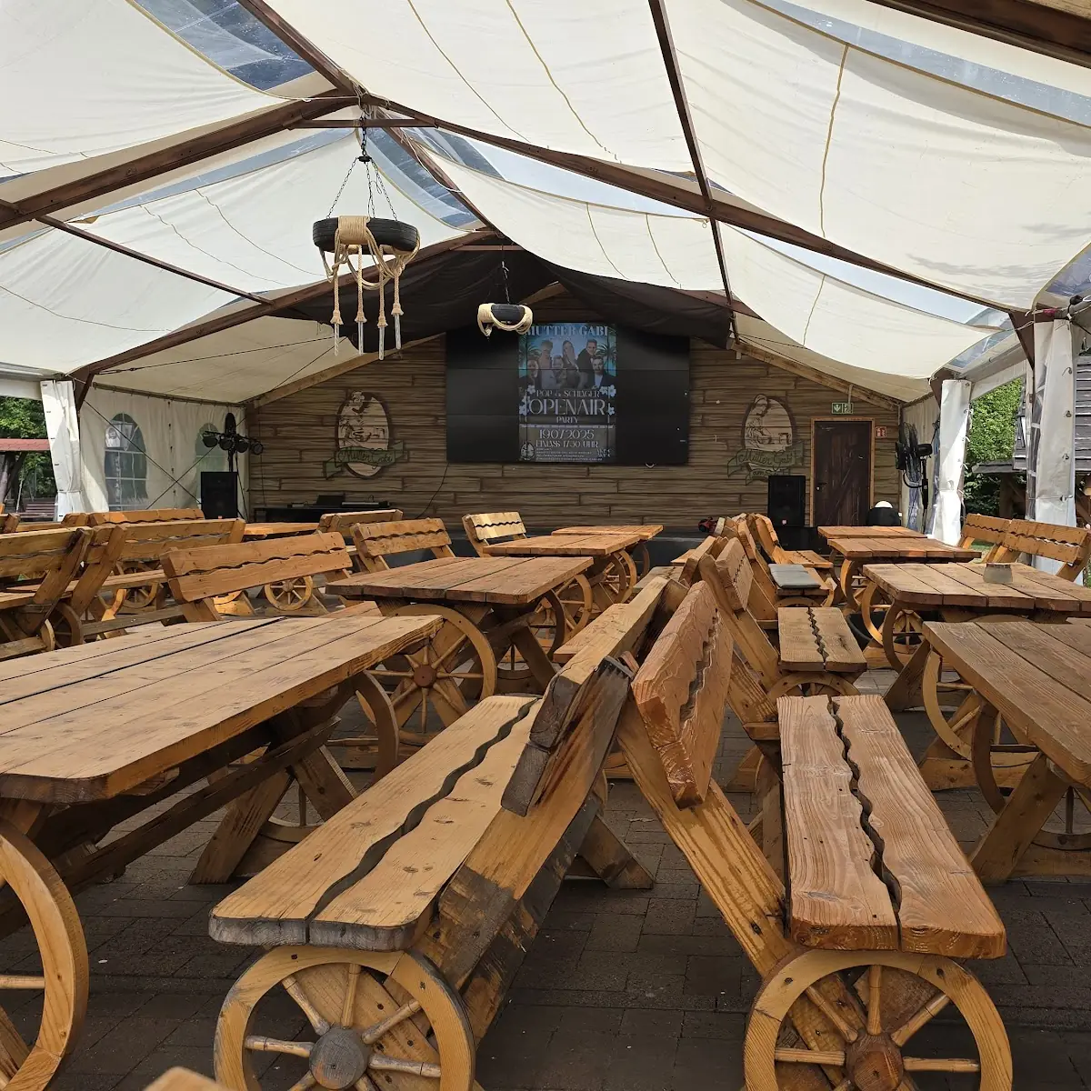 Atmosphäre, Mutter Gabi - Biergarten