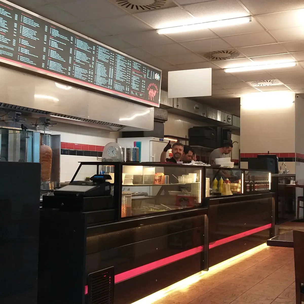 Atmosphäre, Kervan Grill