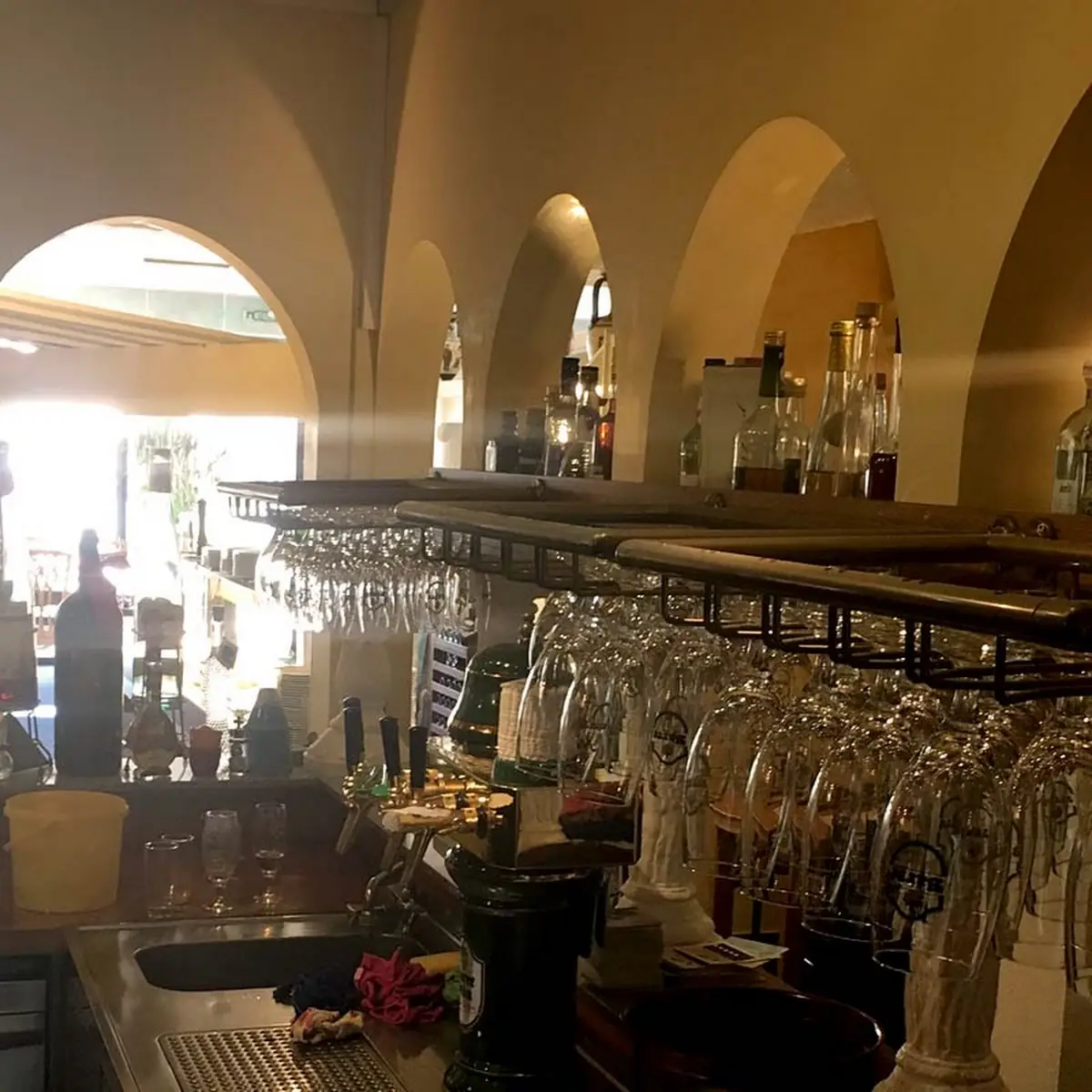 Atmosphäre, Ilias Taverne