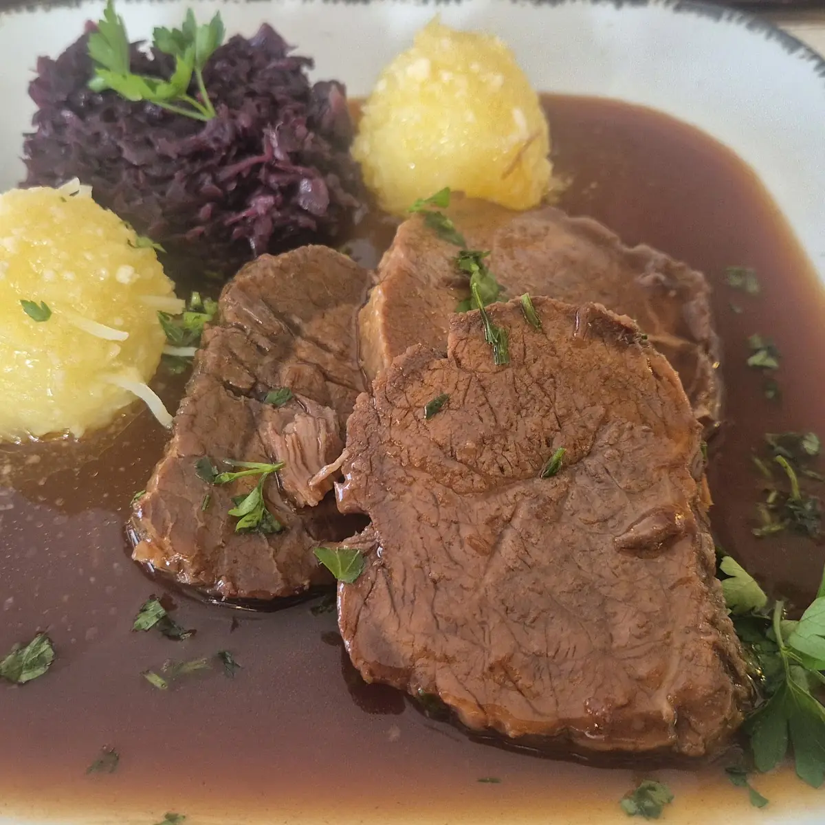 Essen und Trinken, Strauß Gartenwirtschaft