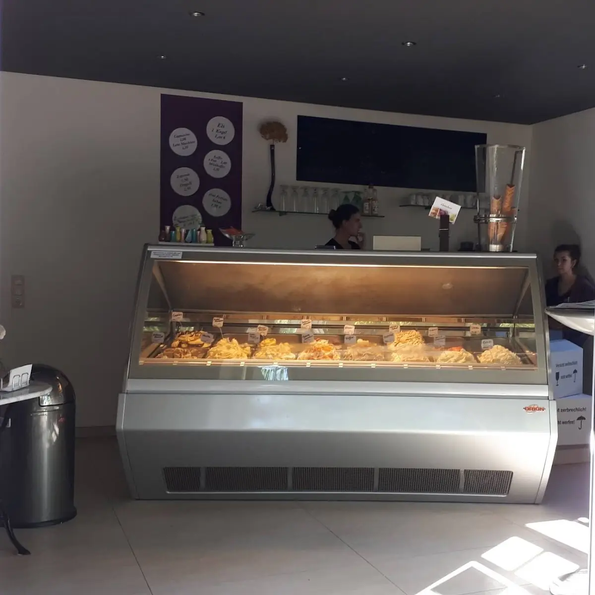 Atmosphäre, Eiscafé Glassissimo