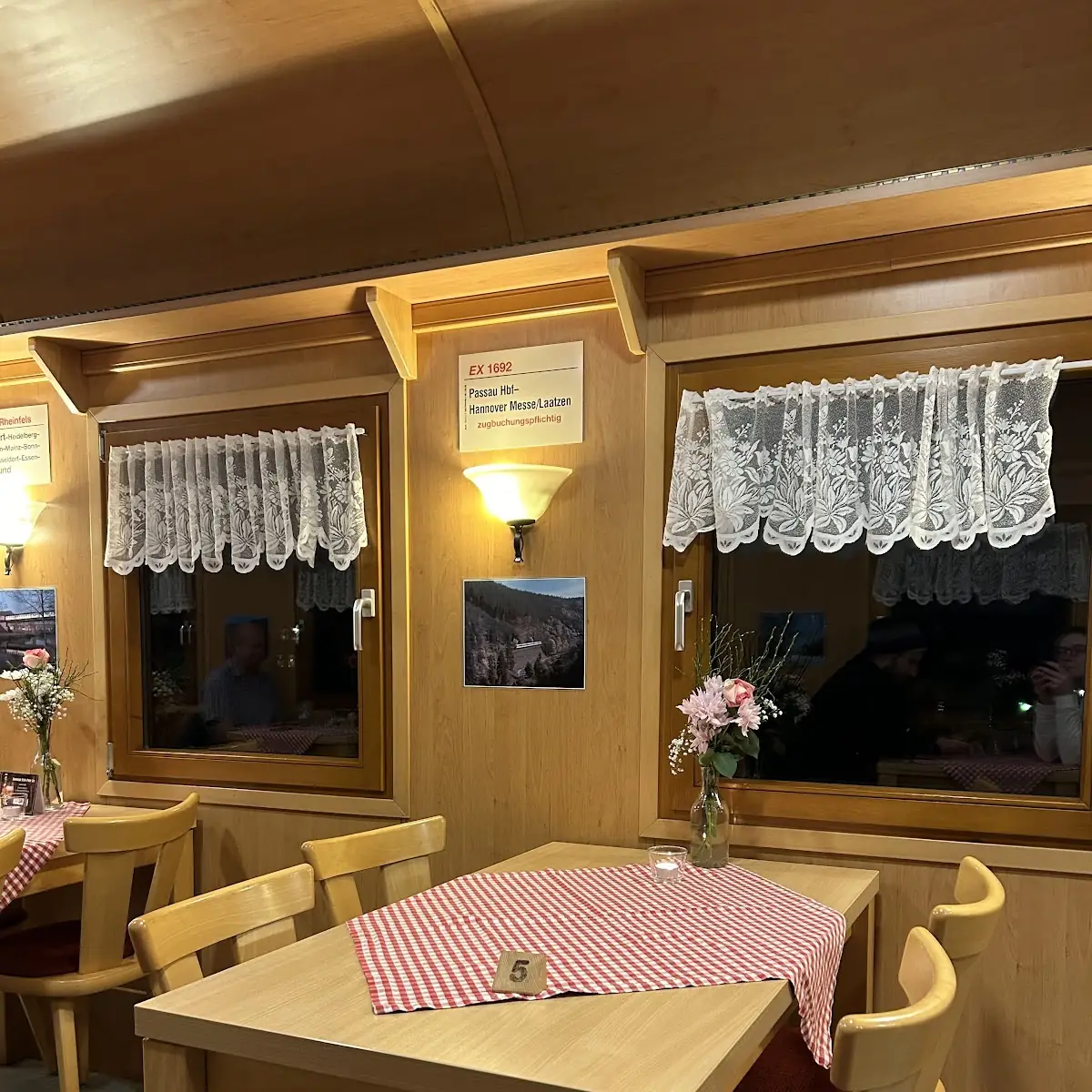 Atmosphäre, Rast-Waggon Rupprechtstegen - Anita Regn