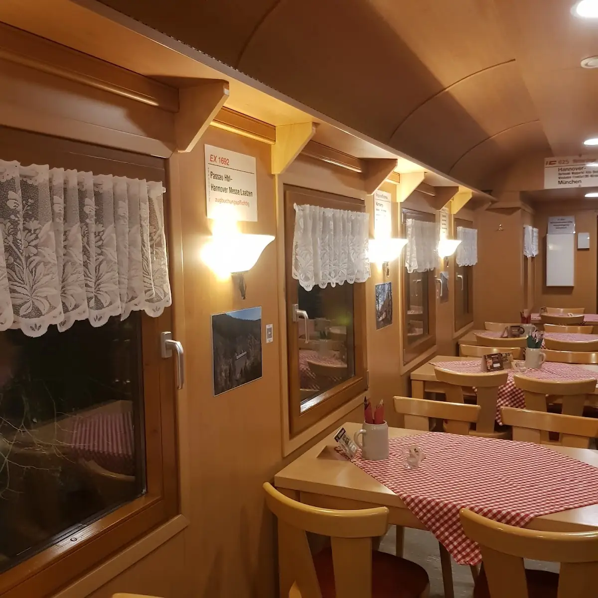Atmosphäre, Rast-Waggon Rupprechtstegen - Anita Regn