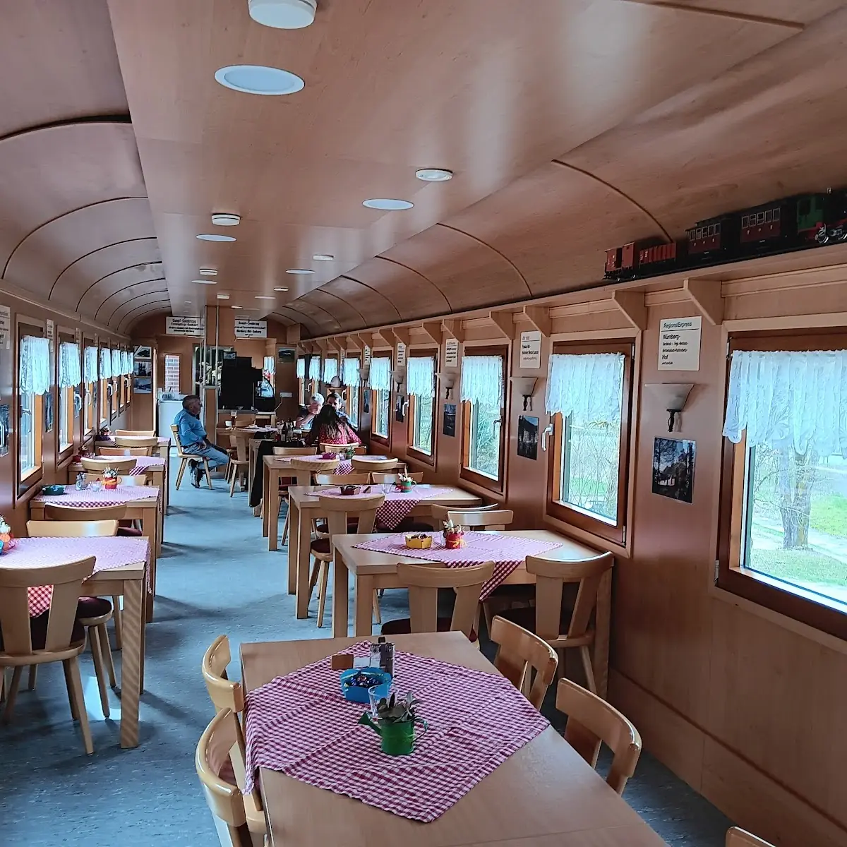 Atmosphäre, Rast-Waggon Rupprechtstegen - Anita Regn