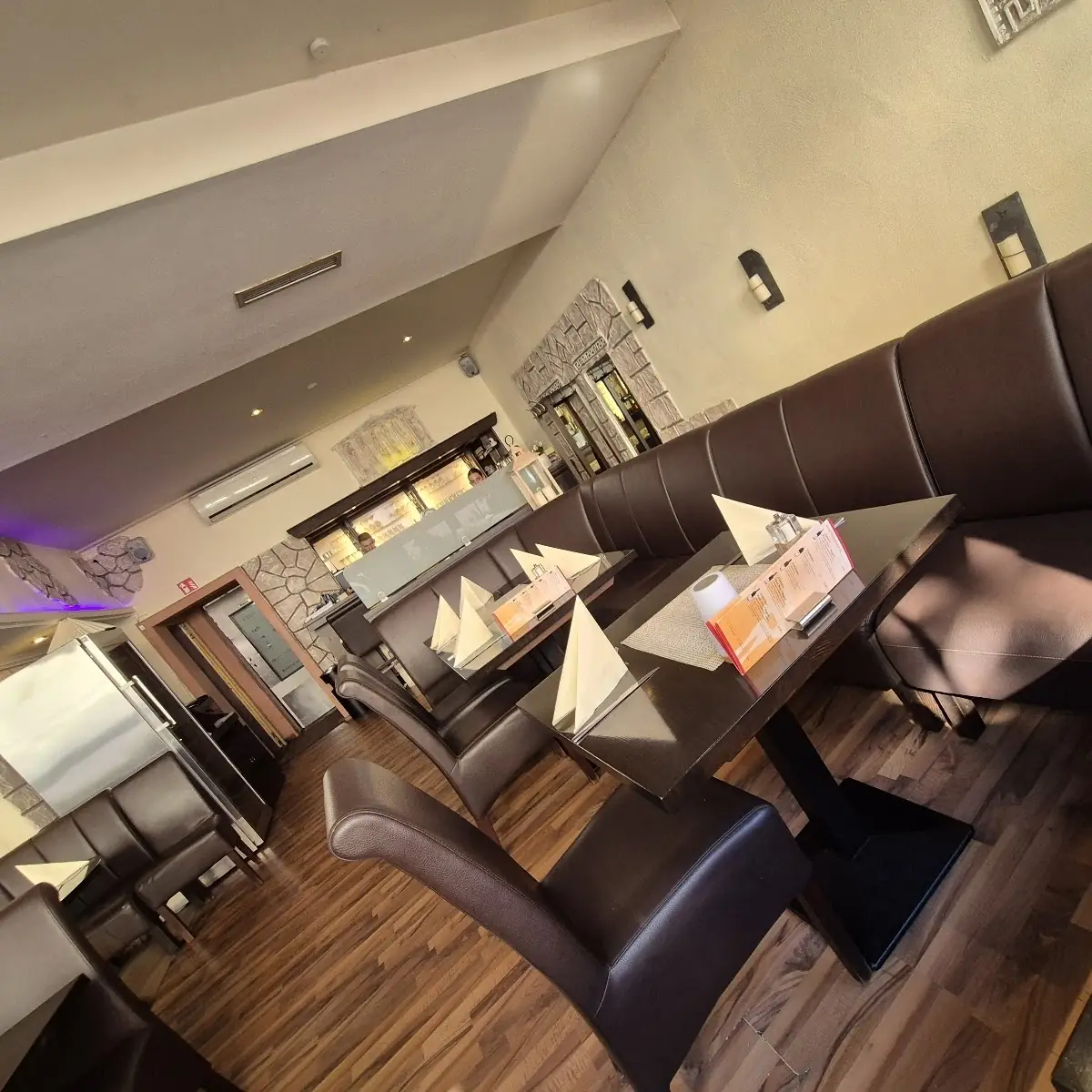 Atmosphäre, AKROPOLIS GRIECHISCHES RESTAURANT
