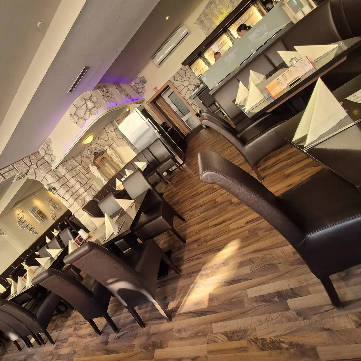 Atmosphäre, AKROPOLIS GRIECHISCHES RESTAURANT