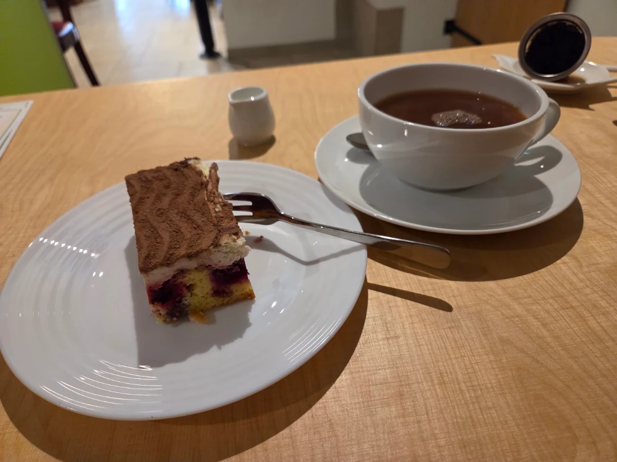 Essen und Trinken, Das verspielte Café