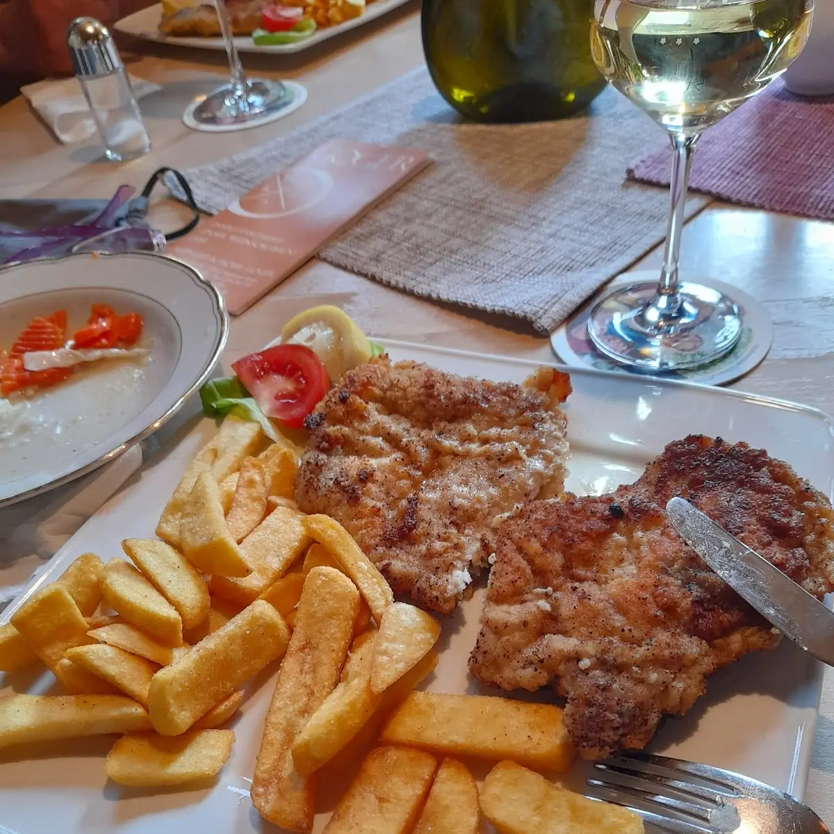 Essen und Trinken, Weingut & Hotel GOGER mit Restaurant