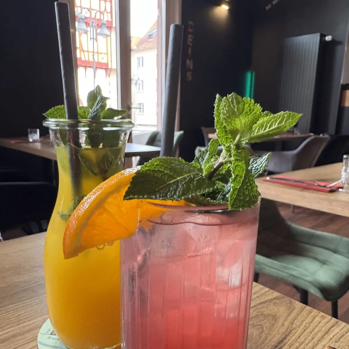 Essen und Trinken, Deins Restaurant
