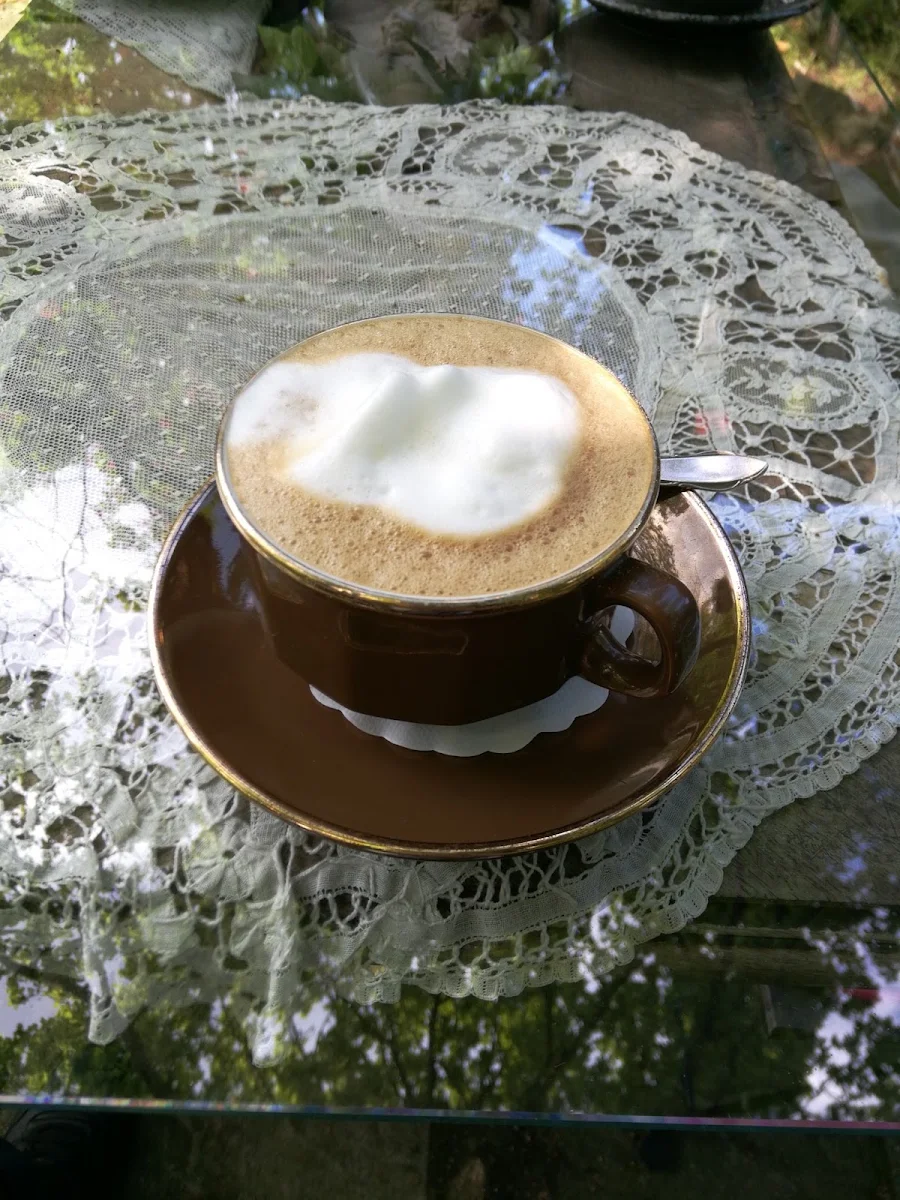 Essen und Trinken, Antiquitäten-Café Gästehaus