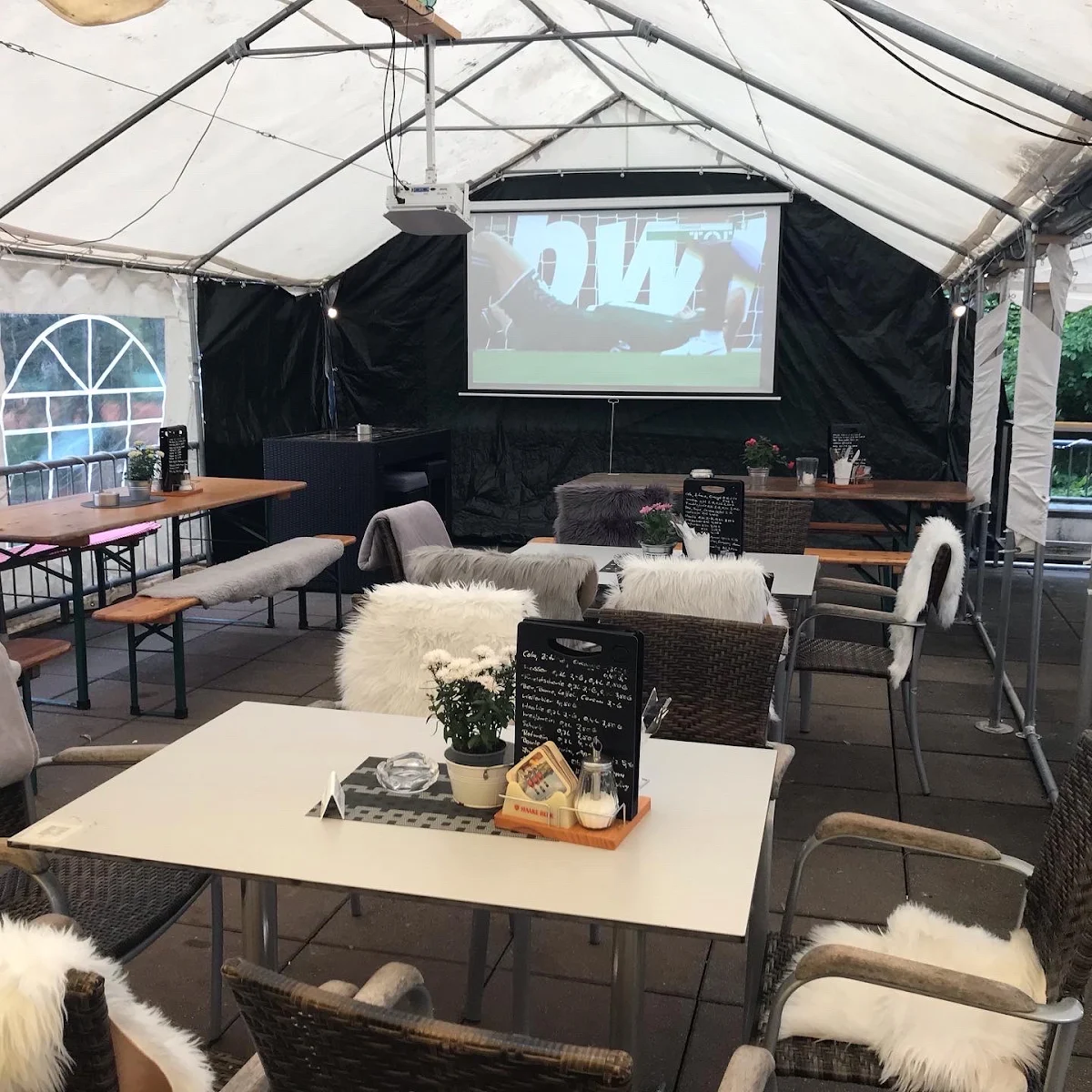 Atmosphäre, B.K. Catering Lieferservice