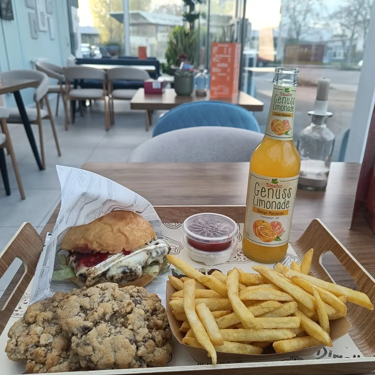Essen und Trinken, The Smile Club
