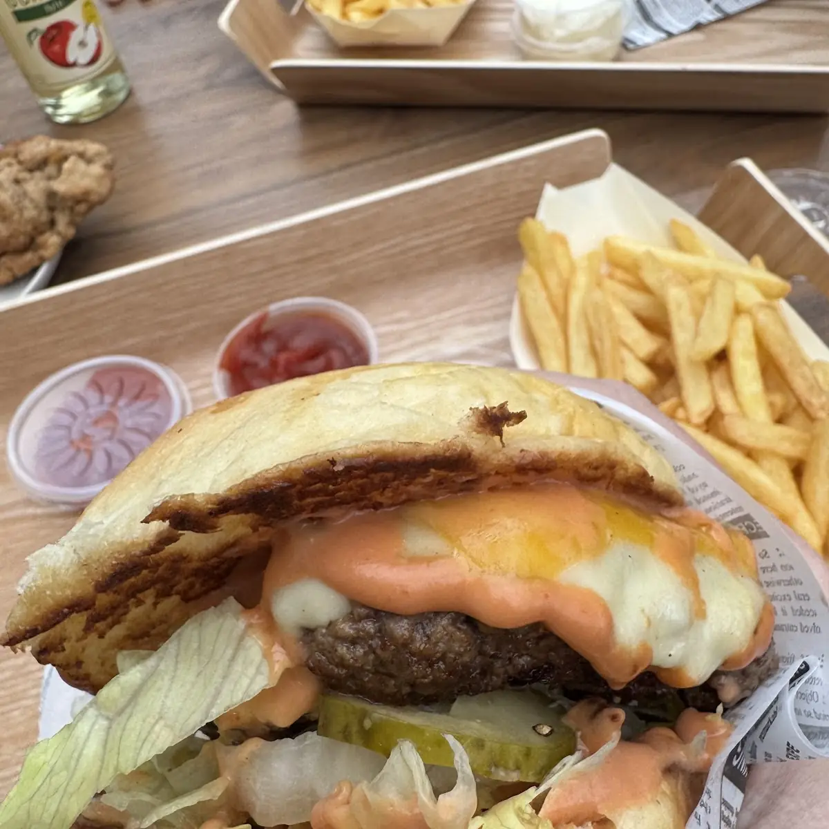 Essen und Trinken, The Smile Club