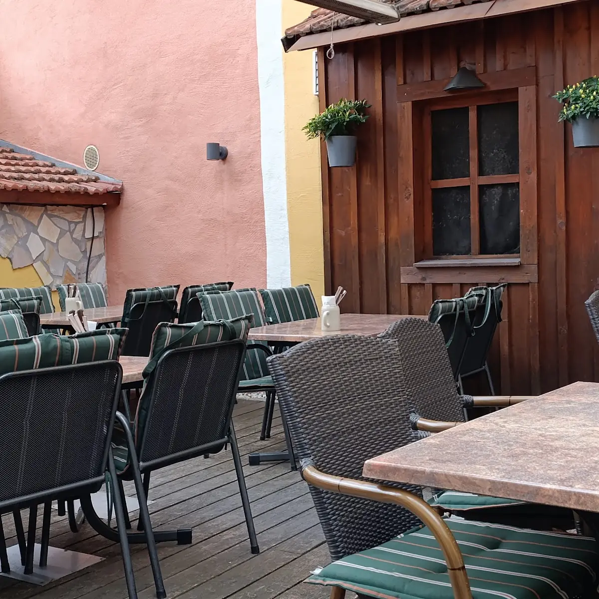Atmosphäre, Pizzeria LaMamma