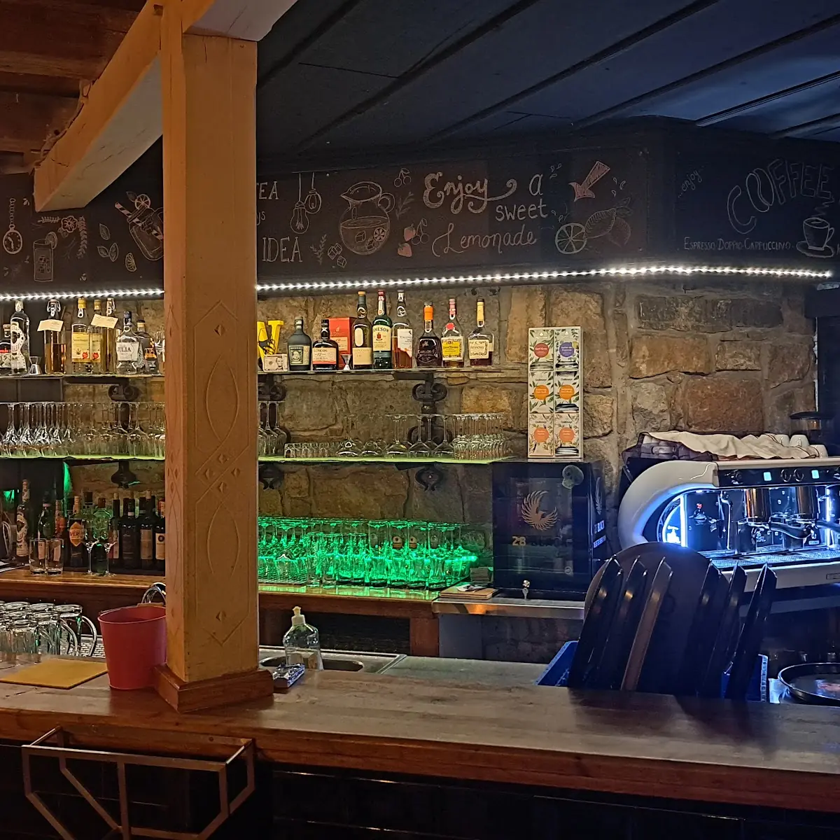 Atmosphäre, tapas & wine