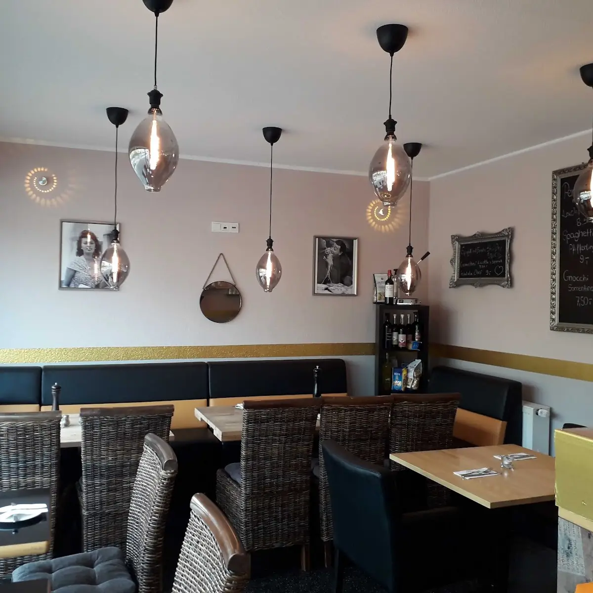 Atmosphäre, Pizzeria Pizz e Cor Neuss
