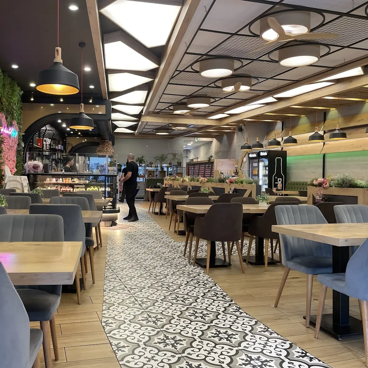 Atmosphäre, Demlik Künefecim Café