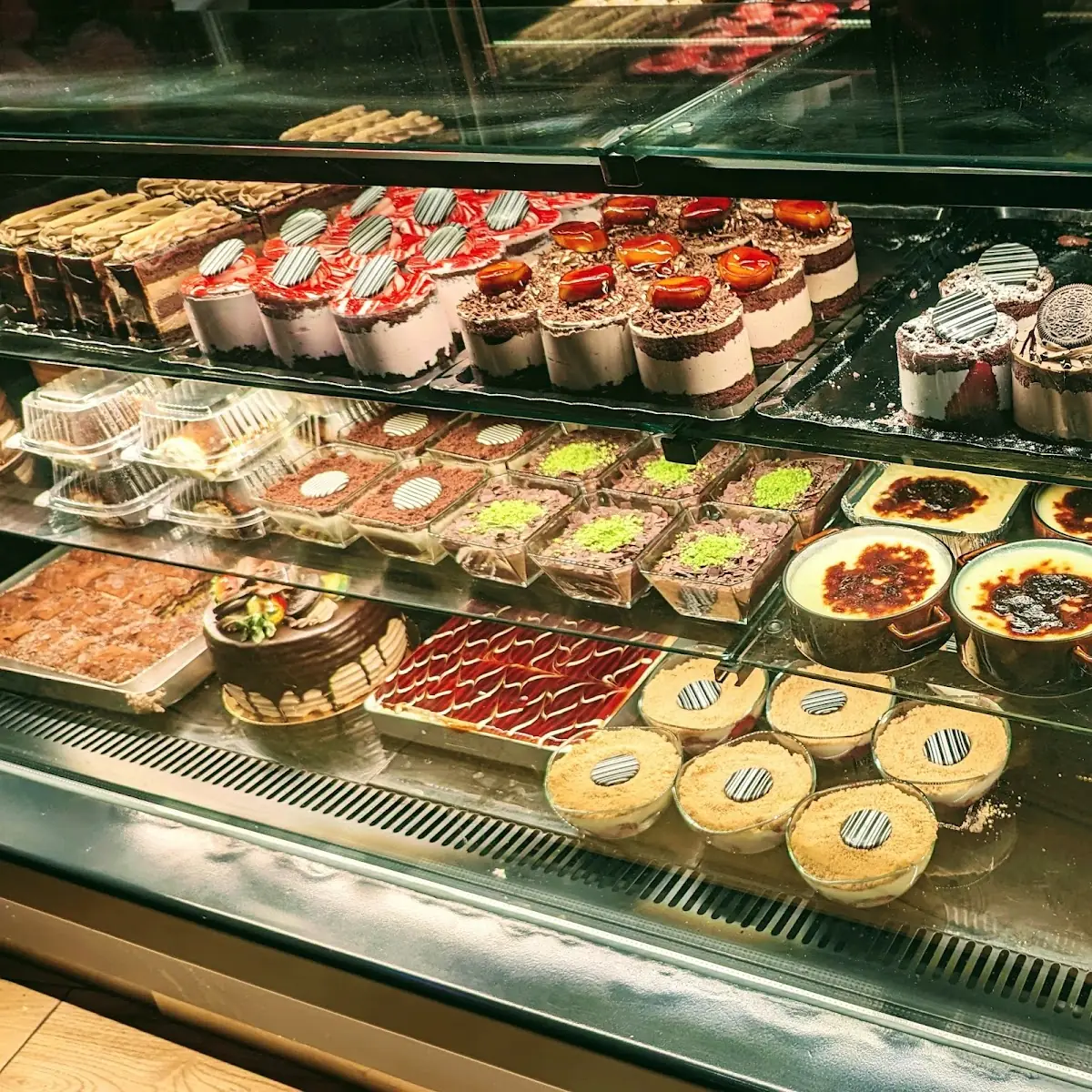 Atmosphäre, Demlik Künefecim Café