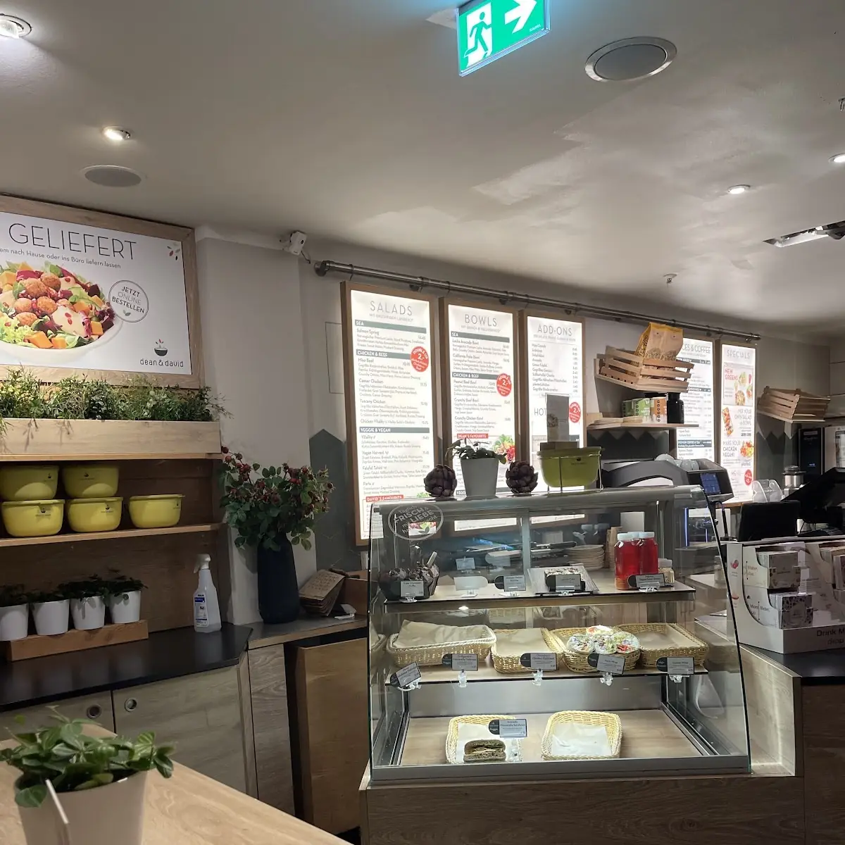 Atmosphäre, dean&david | Bowls, Salate, Curries & Snacks im Fünf Höfe City Quartier München