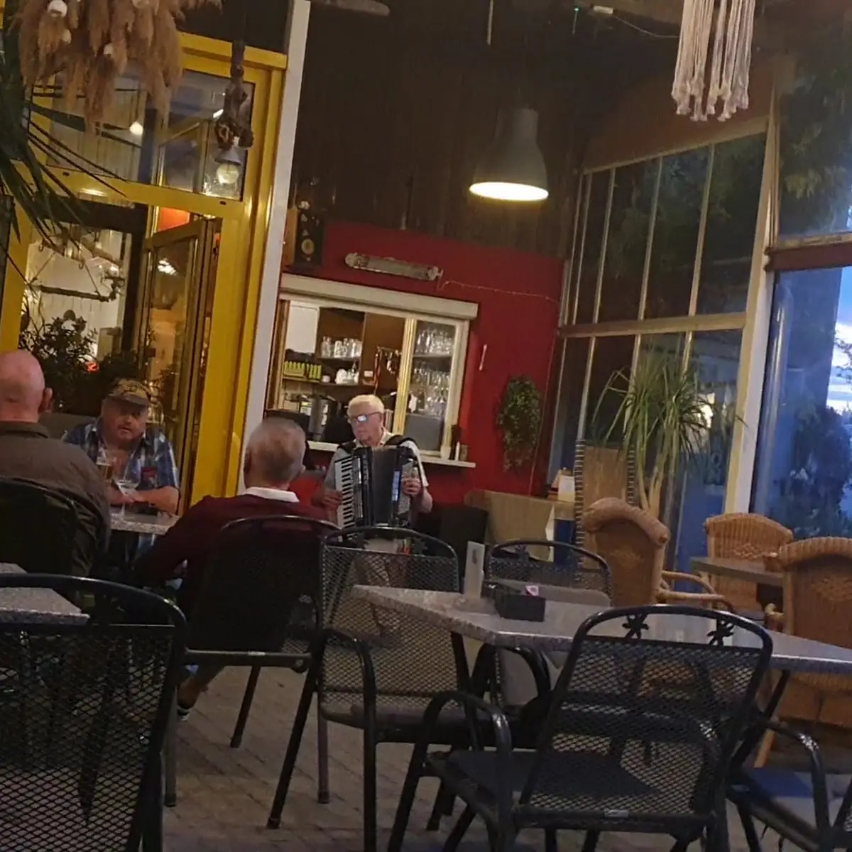 Atmosphäre, Strauße Gutsschenke zur Scheune Genuss in der Scheune zwischen Weinbergen und Rheinauen
