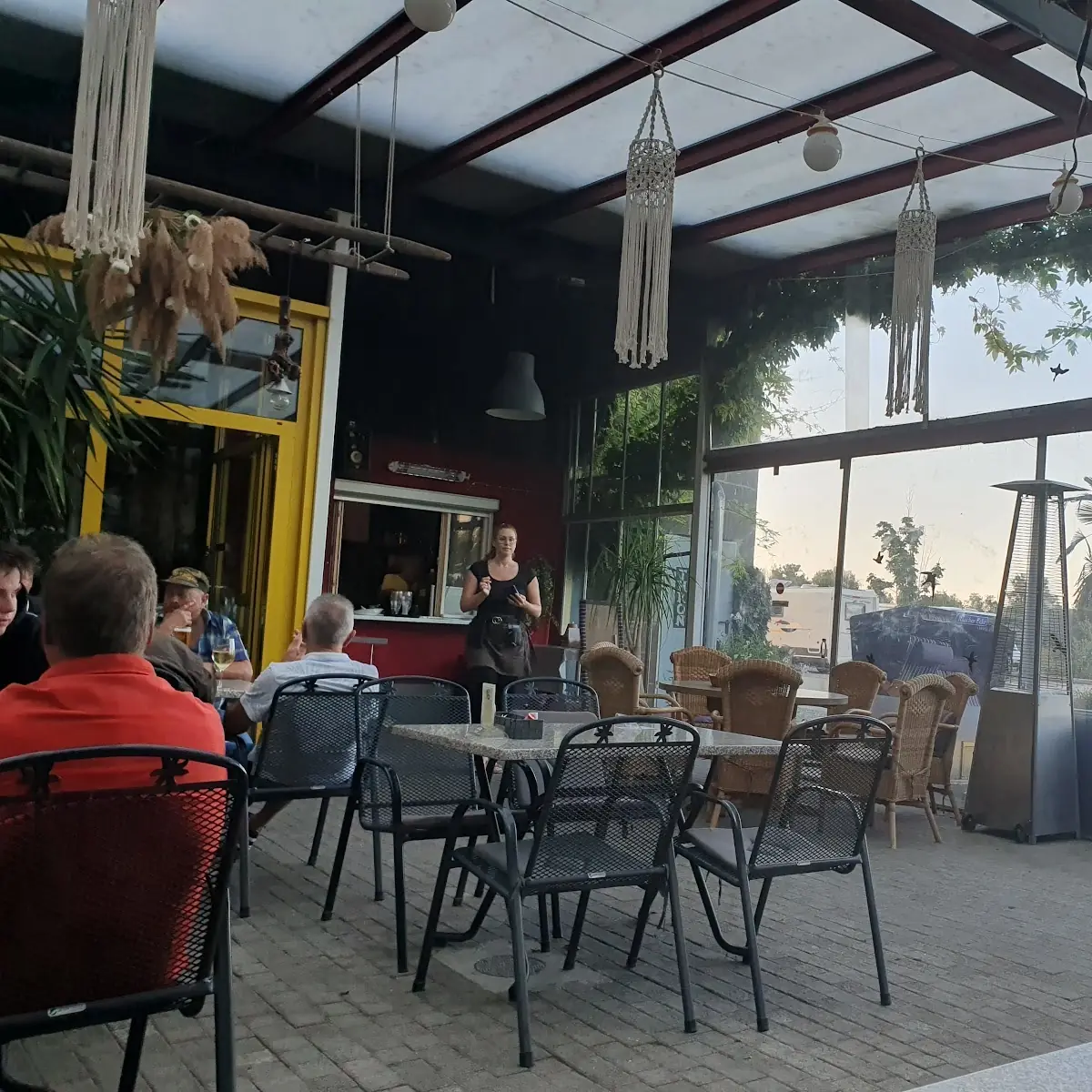 Atmosphäre, Strauße Gutsschenke zur Scheune Genuss in der Scheune zwischen Weinbergen und Rheinauen
