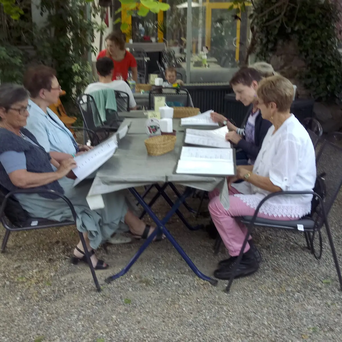 Atmosphäre, Strauße Gutsschenke zur Scheune Genuss in der Scheune zwischen Weinbergen und Rheinauen