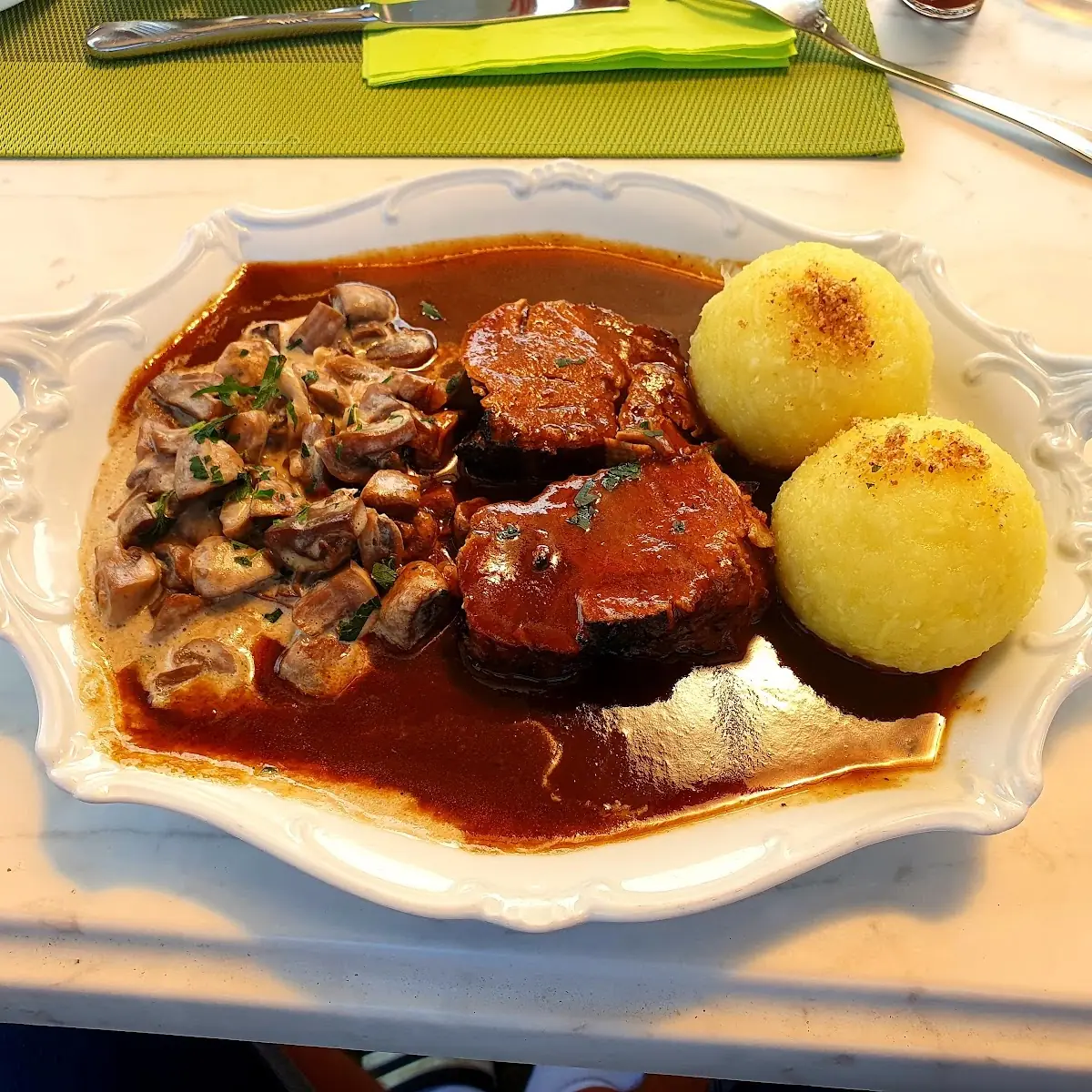 Essen und Trinken, Restaurant Gemeinschaftshaus "G-Haus"