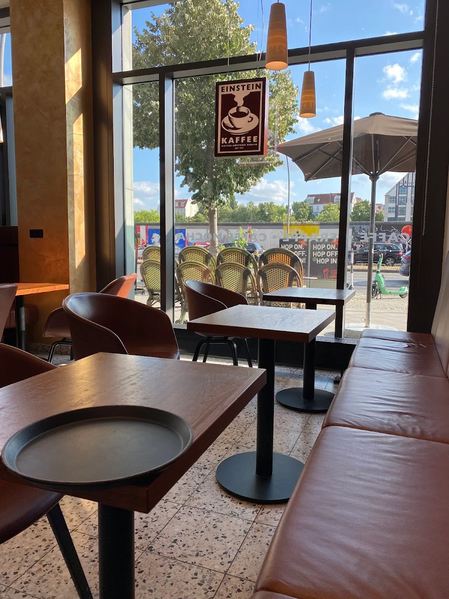Atmosphäre, EINSTEIN KAFFEE an der UBER Arena