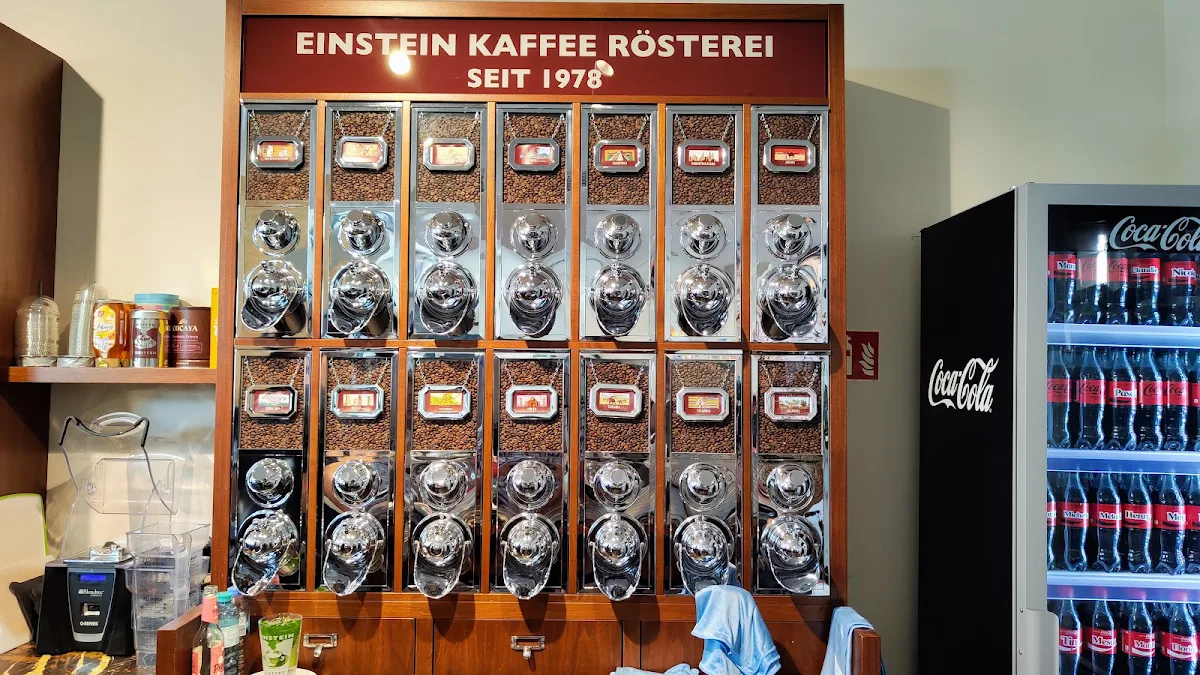 Atmosphäre, EINSTEIN KAFFEE an der UBER Arena