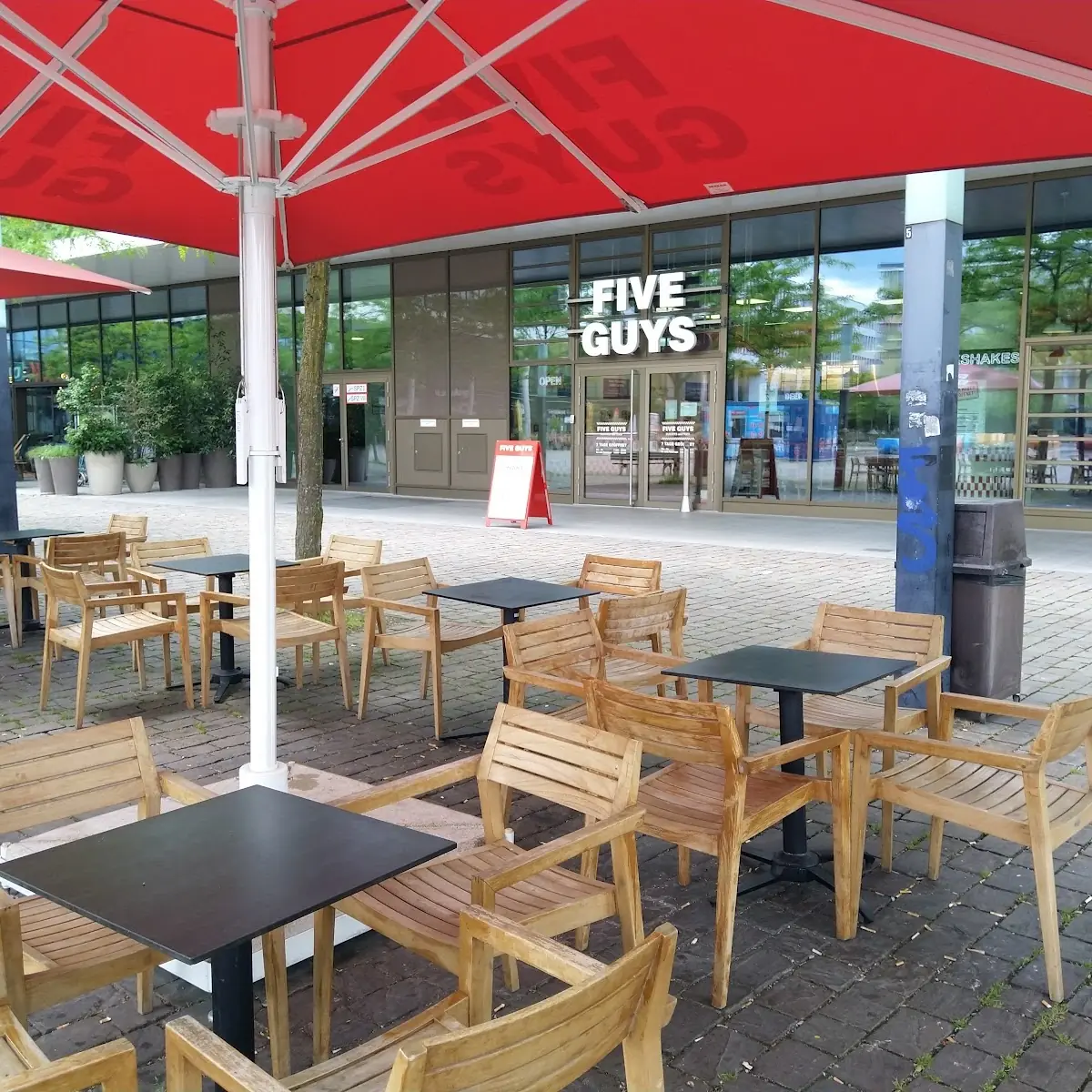 Atmosphäre, Five Guys