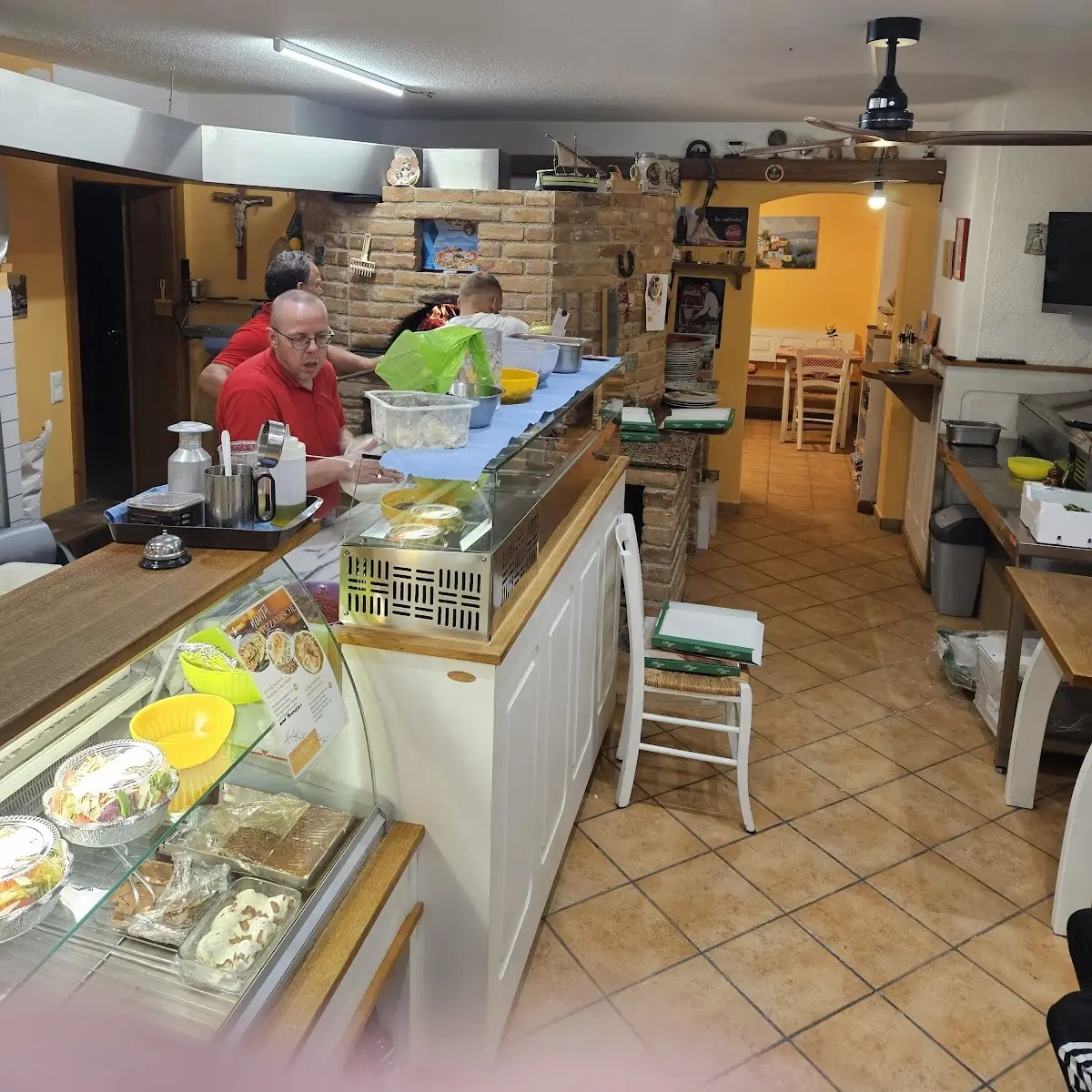 Atmosphäre, Pizzabäckerei „Da Pietro“