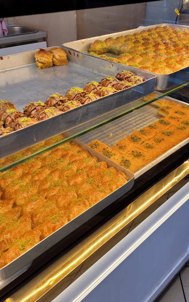 Atmosphäre, Al Quds arabische Süßigkeiten - Baklava Düsseldorf - حلويات القدس