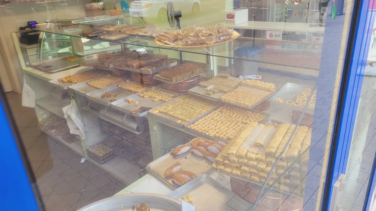 Atmosphäre, Al Quds arabische Süßigkeiten - Baklava Düsseldorf - حلويات القدس