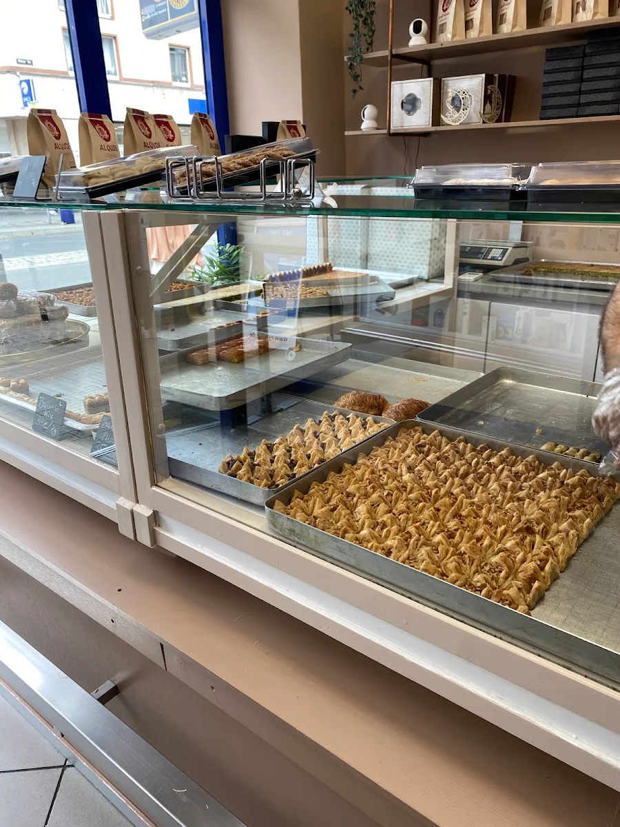 Atmosphäre, Al Quds arabische Süßigkeiten - Baklava Düsseldorf - حلويات القدس