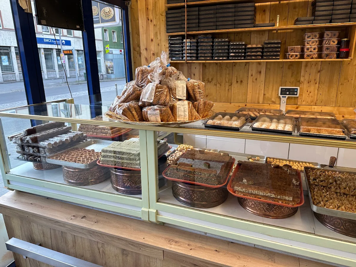 Atmosphäre, Al Quds arabische Süßigkeiten - Baklava Düsseldorf - حلويات القدس