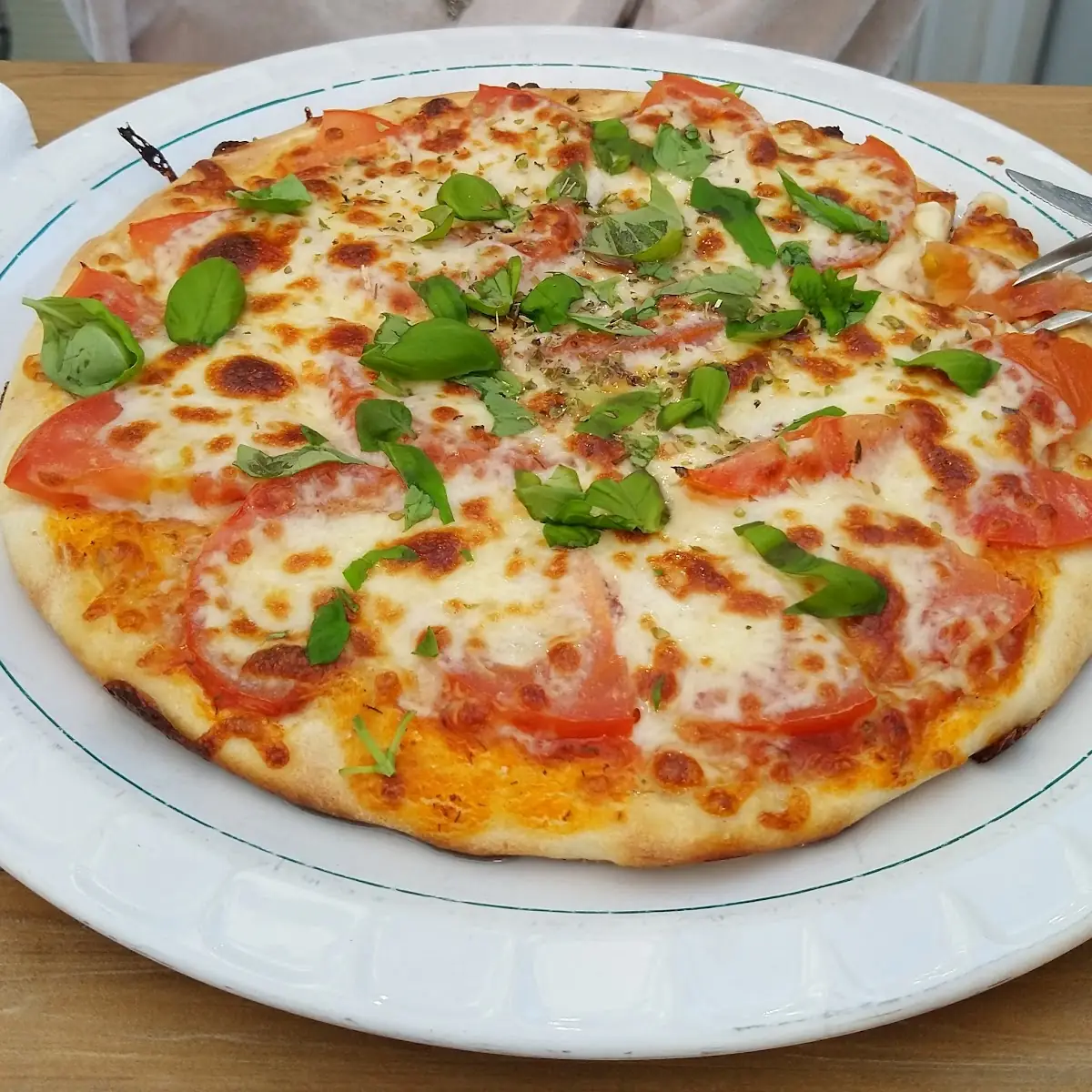 Pizza Mozzarella E Pomodore