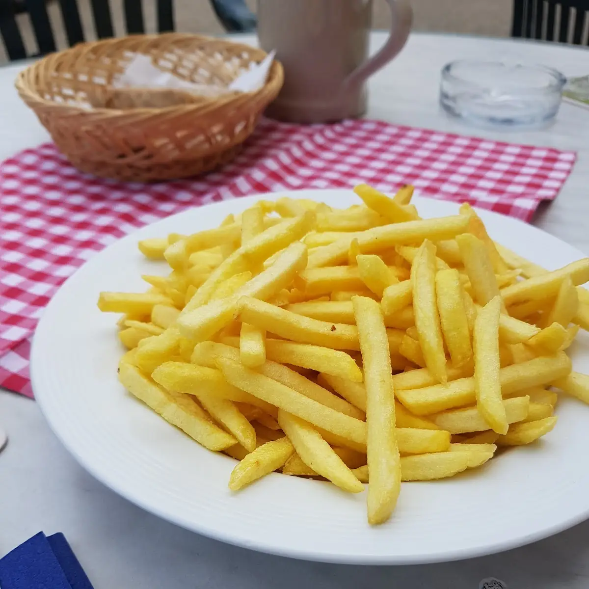 Große Portion Pommes