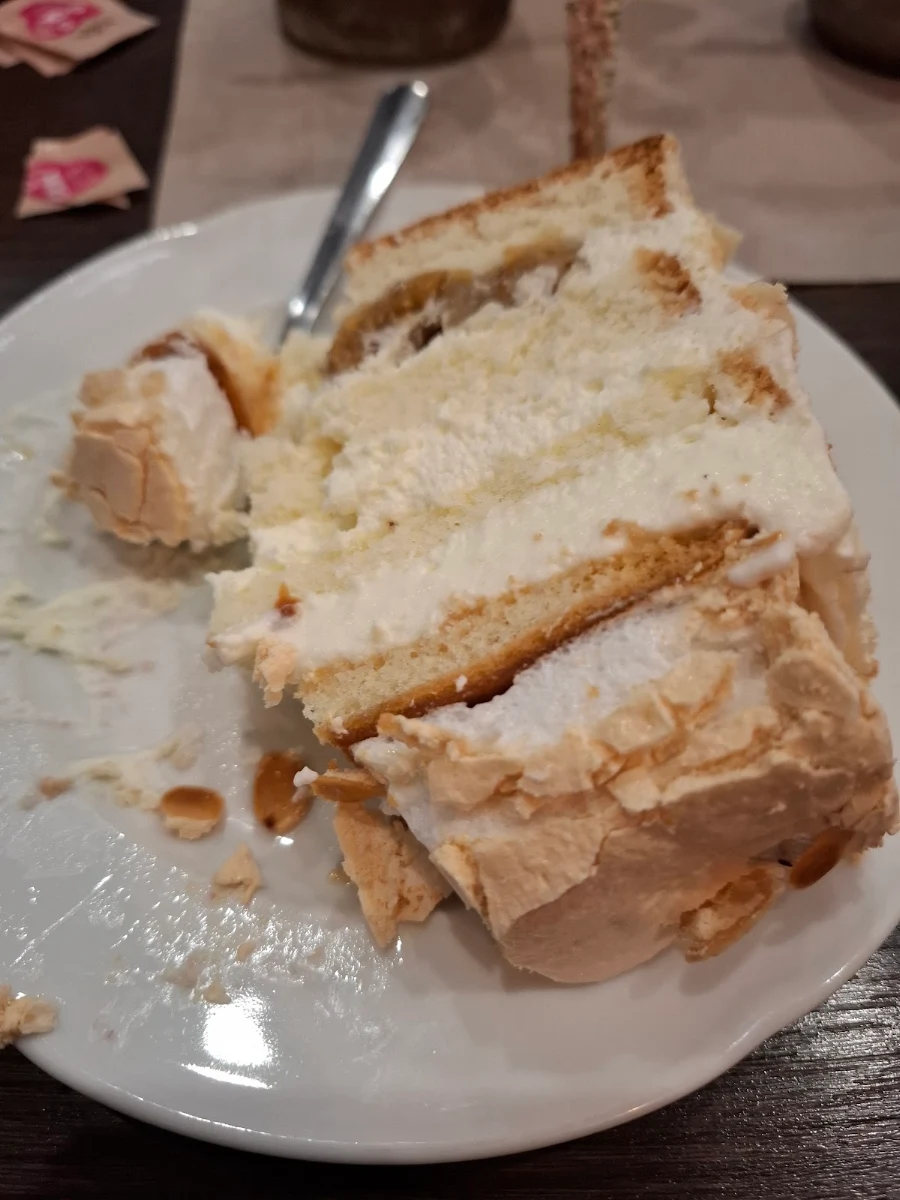 Stachelbeerbaisertorte