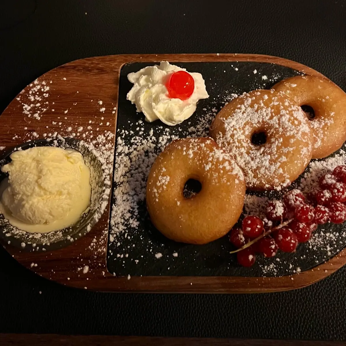 Apfelküchlein Mit Eis