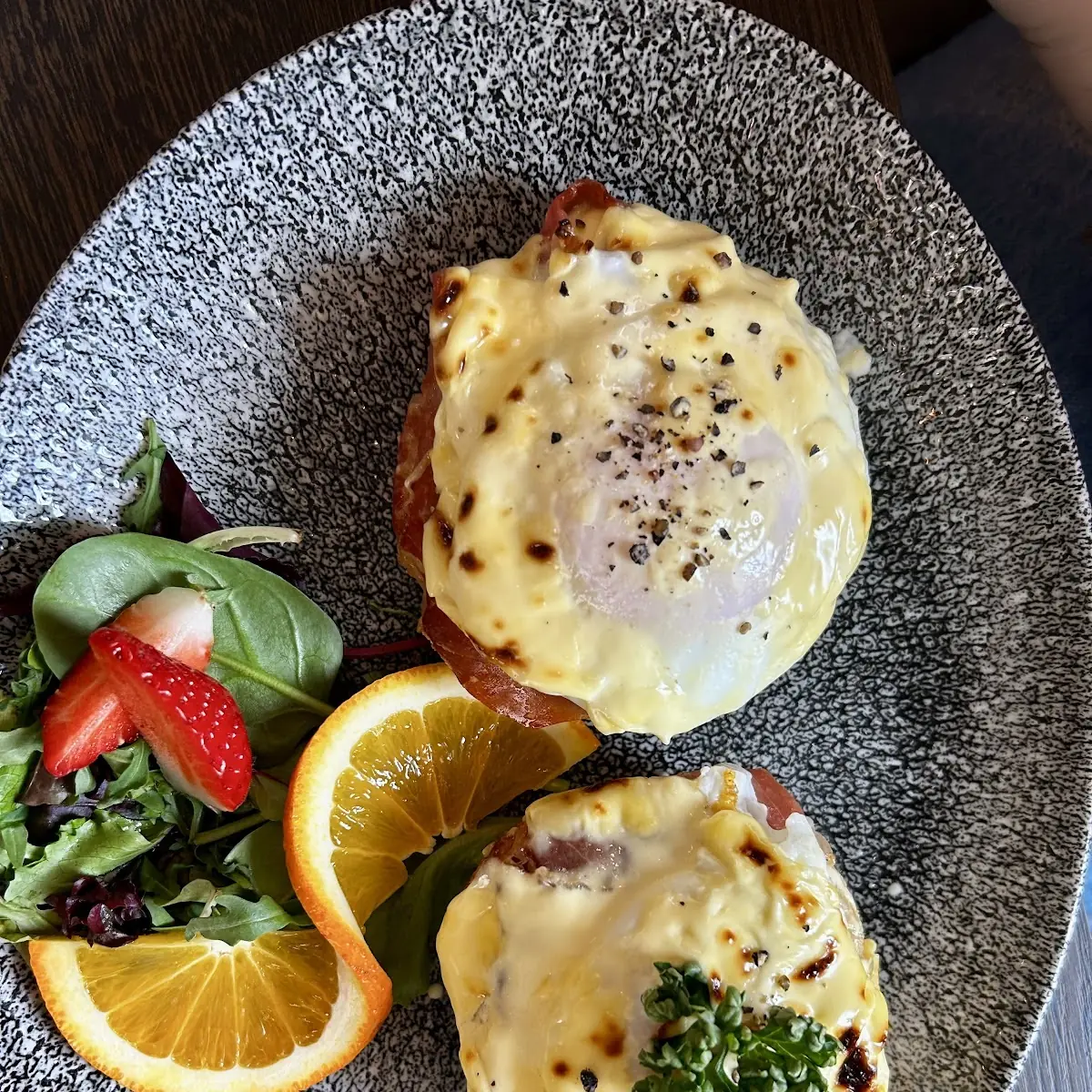 Eggs Benny