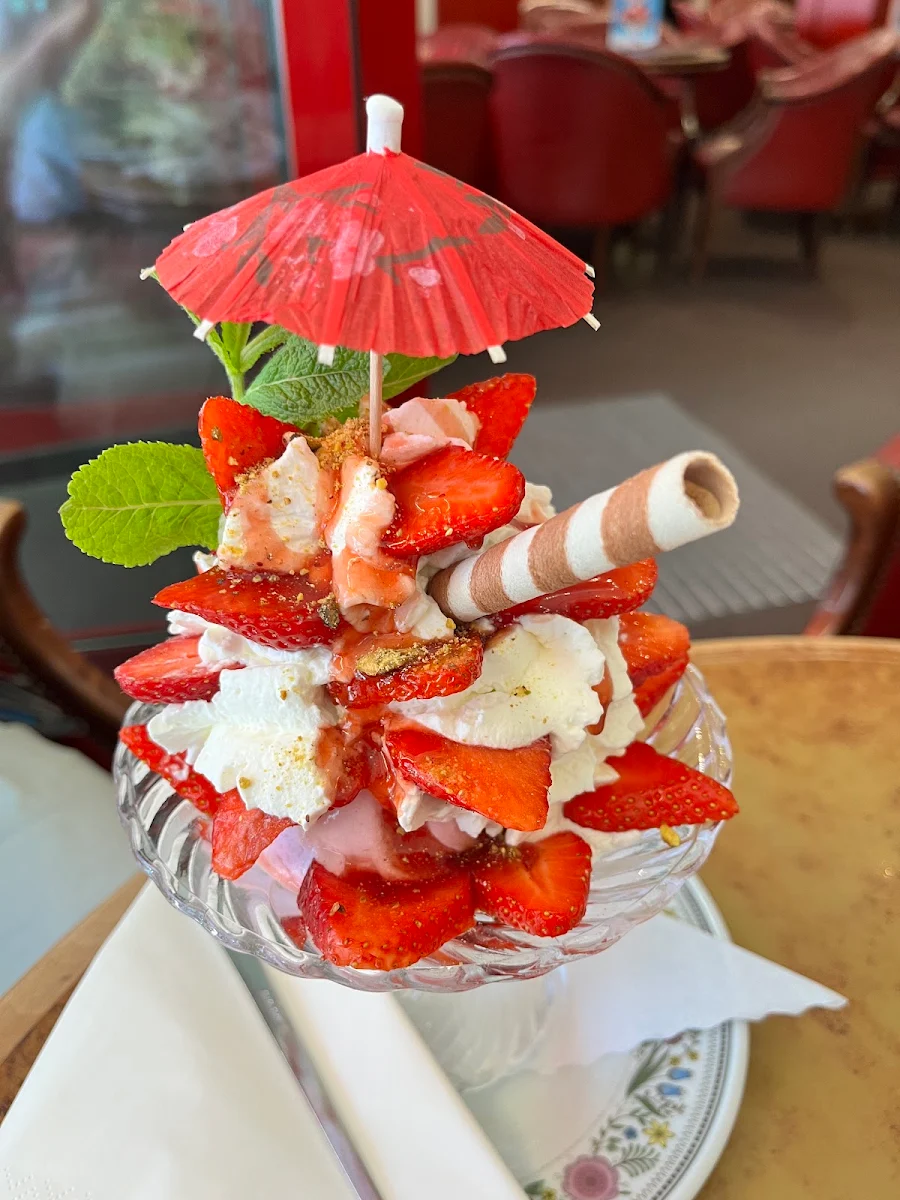 Erdbeerbecher