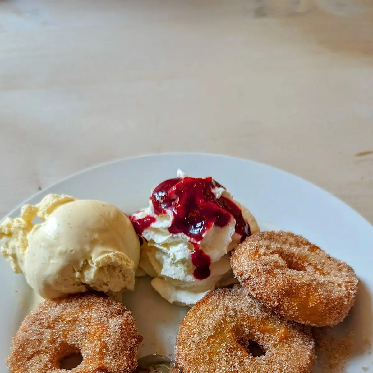 Apfelküchle Eis