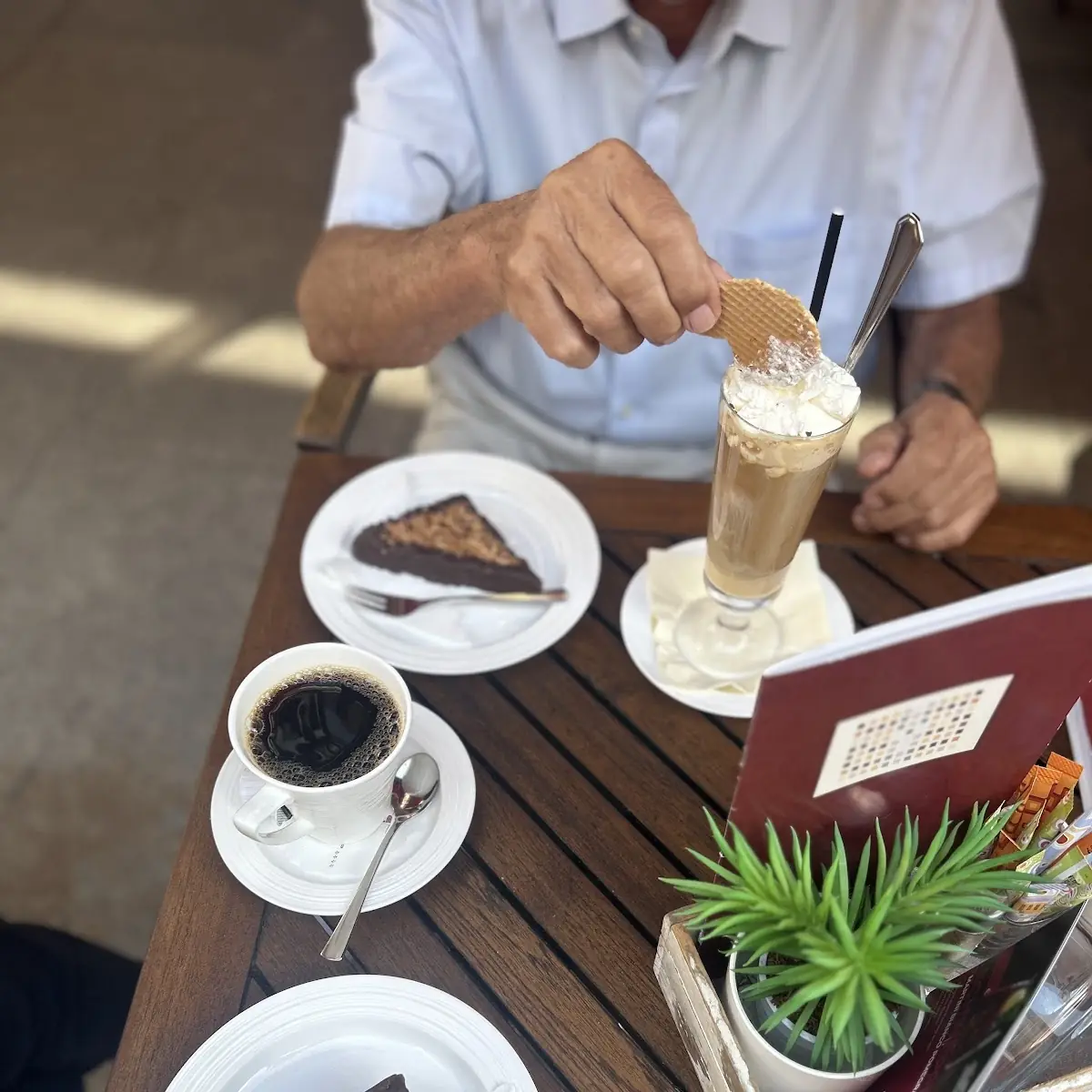 Super, Conditorei und Café Lauterbach