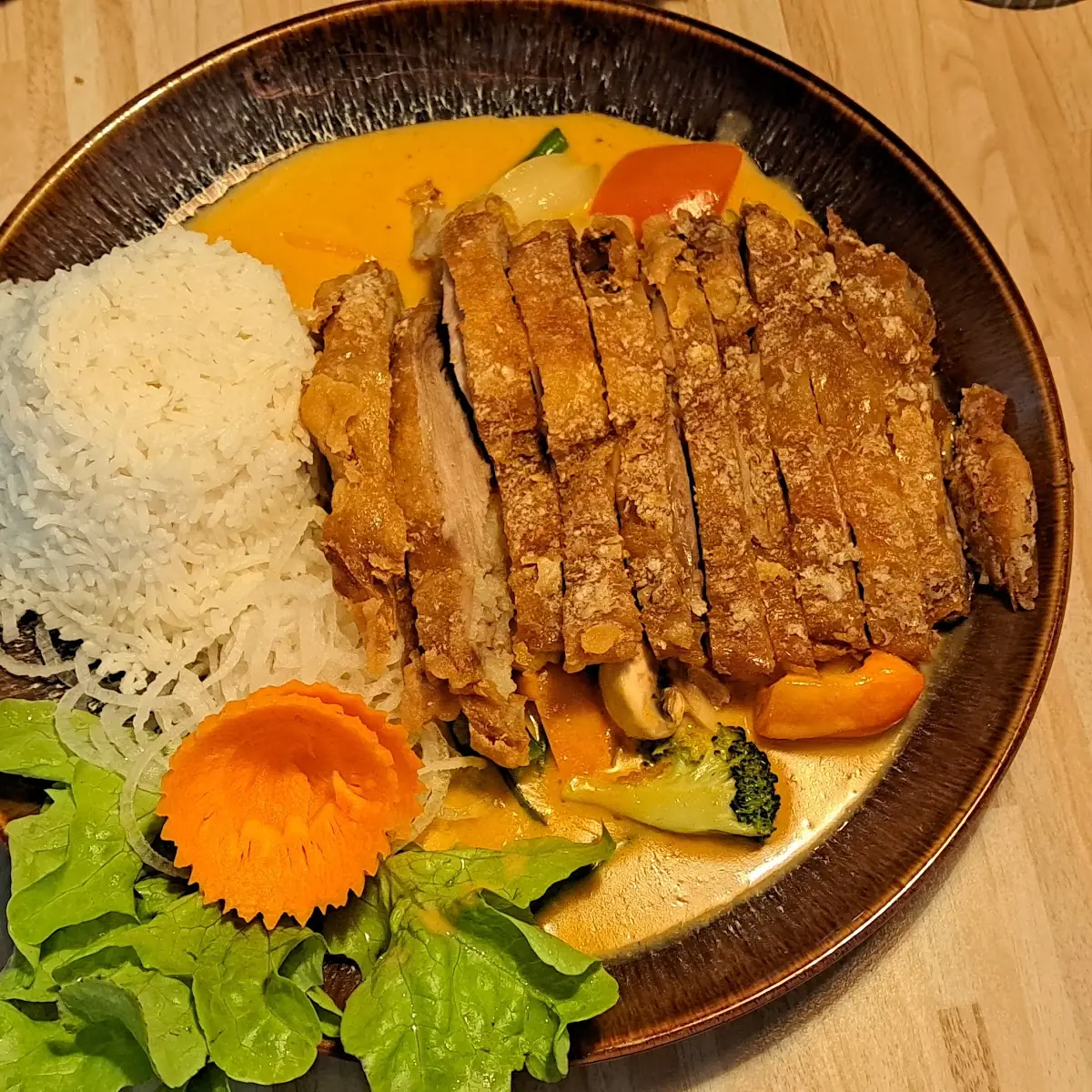 Ente Mit Erdnuss Soße