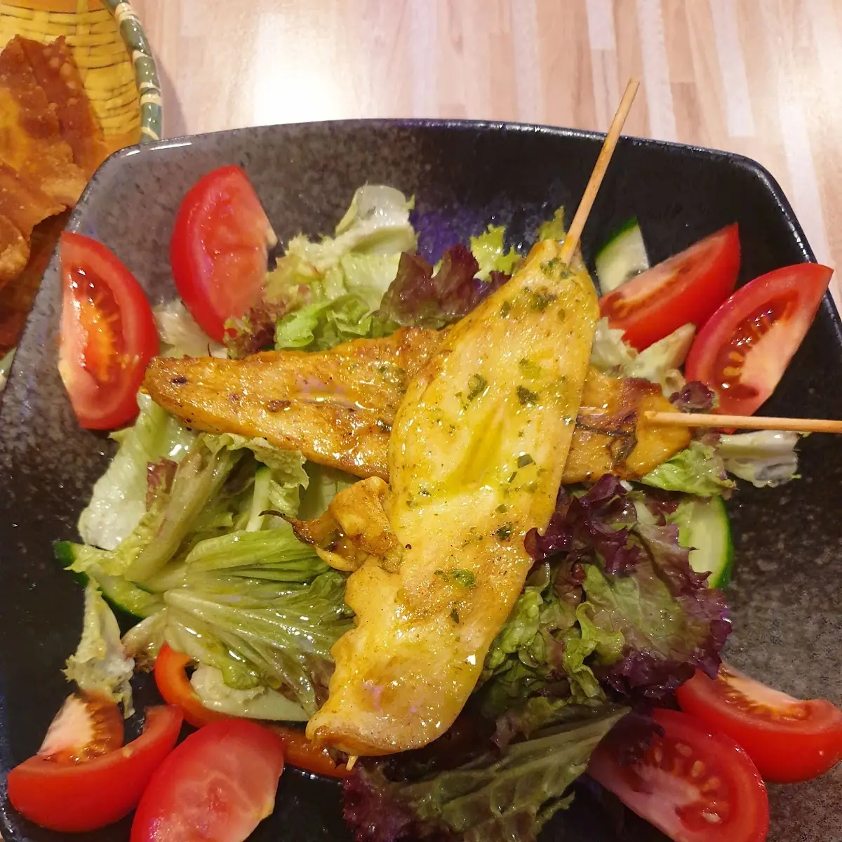 Satay Chicken Mit Salat, Jento - Restaurant - Bar - Lounge Passau