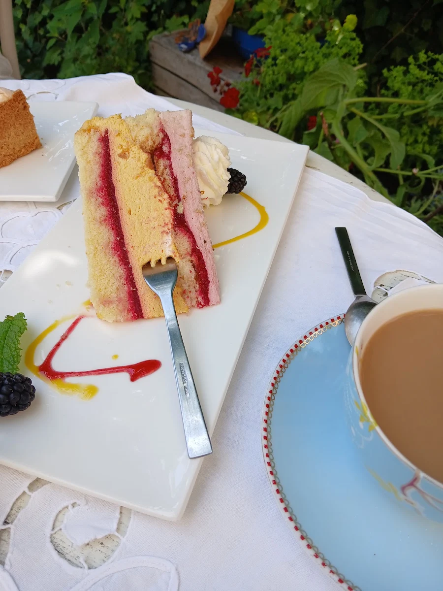 Brombeertorte, Ver-edelt GbR