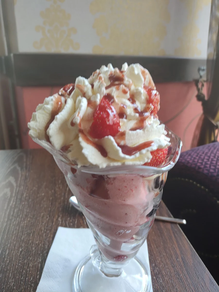 Erdbeerbecher
