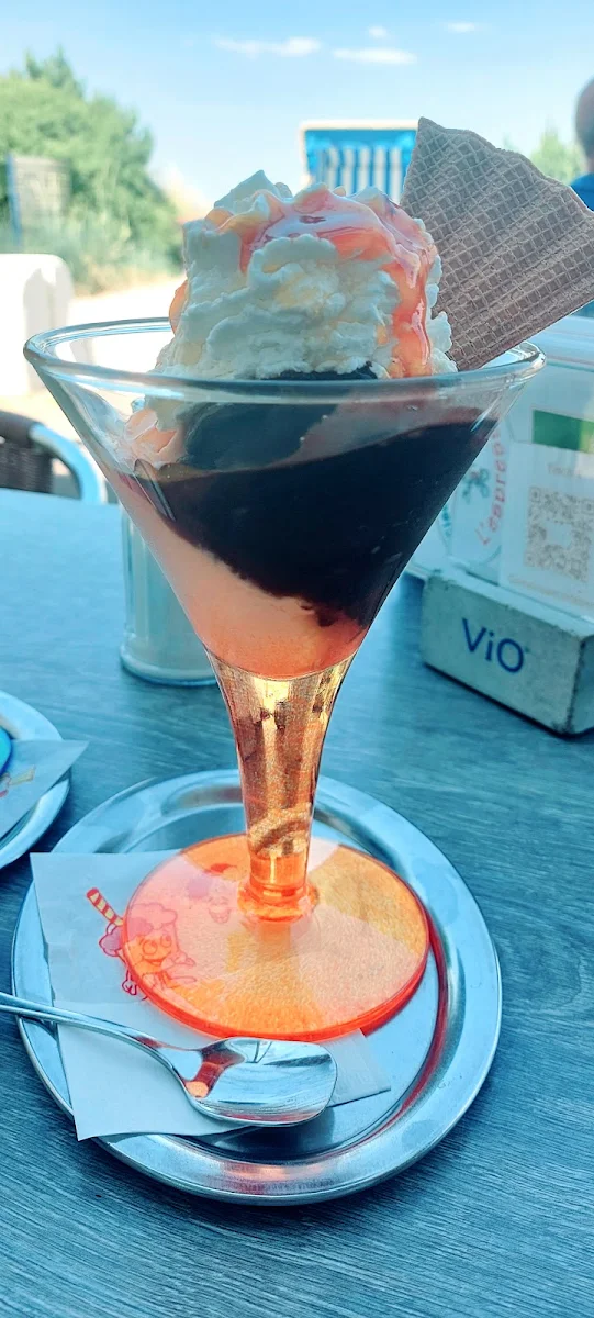 Sanddorn-eisbecher
